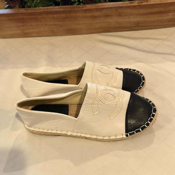 Chic Two-Tone Espadrille Flats - Picture 2 of 7